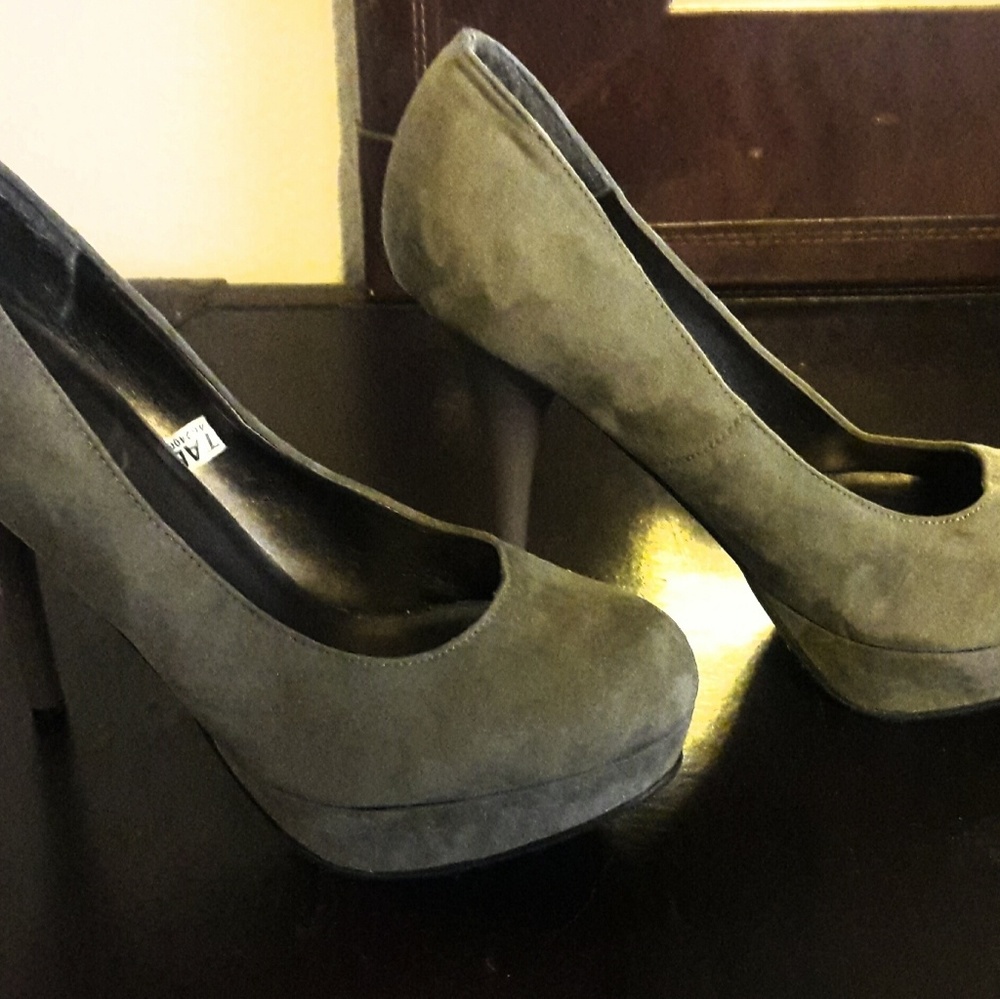 Mossimo grey suede stiletto's
